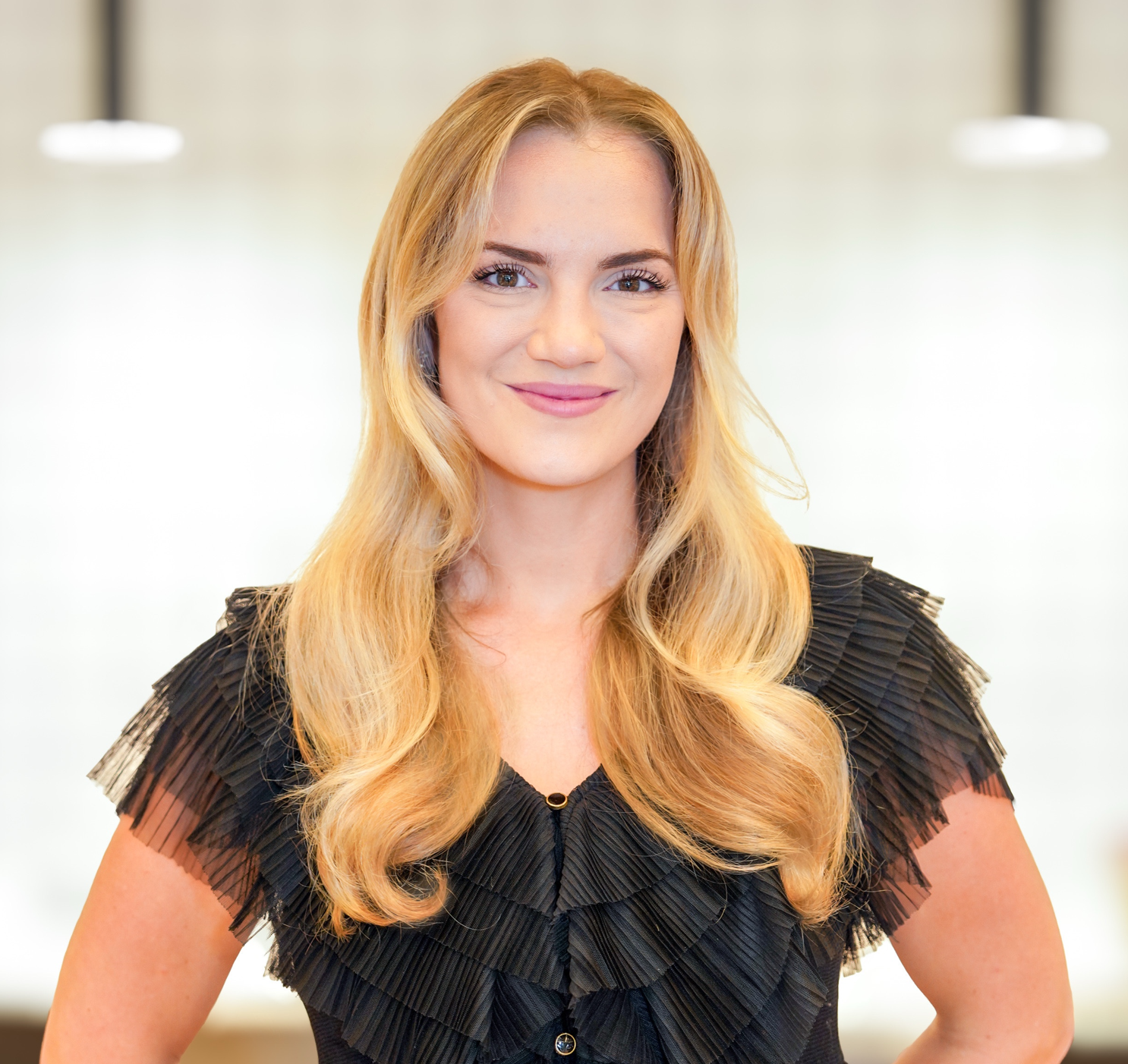 Headshot of Suzanne Assarian